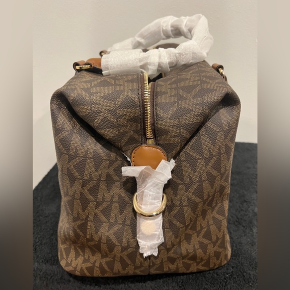 BRAND NEW WITH TAGS MICHAEL KORS TRAVEL LARGE DUFFLE SATCHEL - Picture 3 of 6